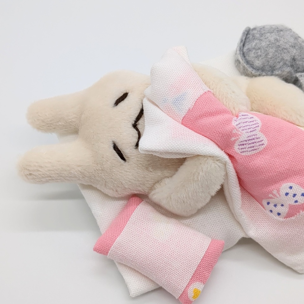 おふとんブローチ【うさぎさん】