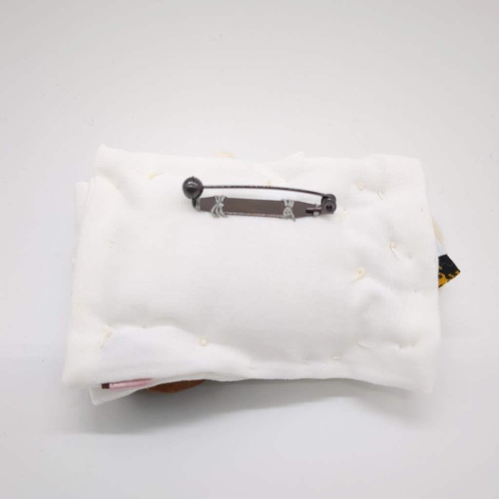 おふとんブローチ【アザラシ】