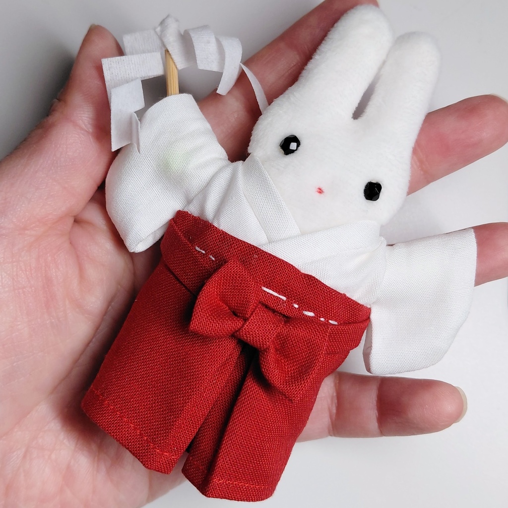 ちいさな巫女うさぎちゃんぬいぐるみ