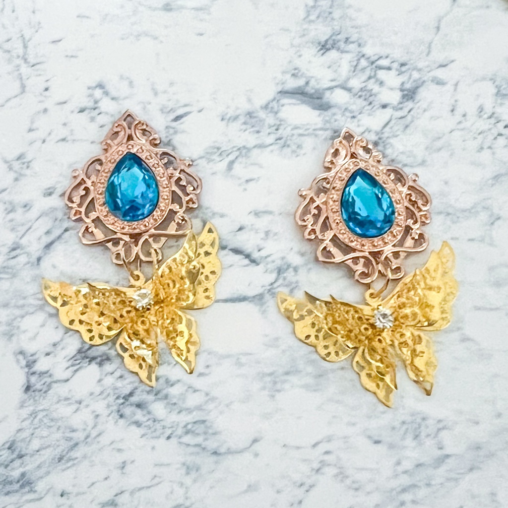 ビジュと蝶々のピアス