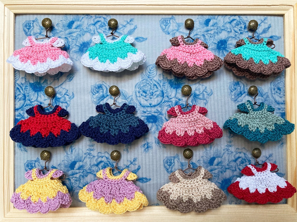 ツートンカラーのぽこぽこドレス フリル帽子付き
