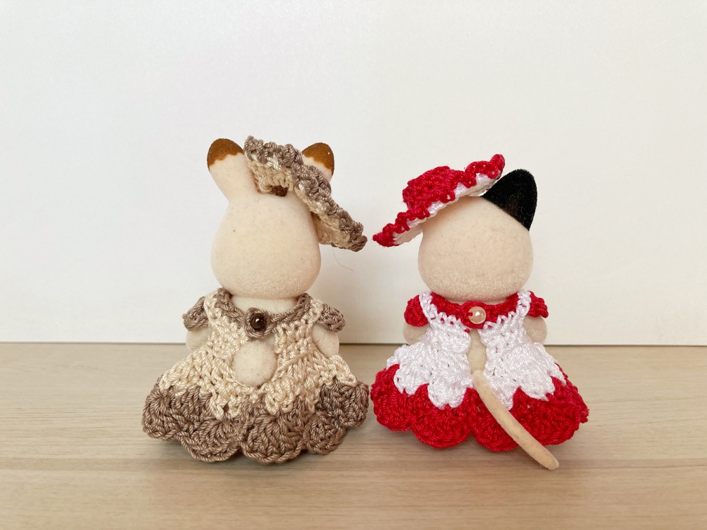 ツートンカラーのぽこぽこドレス フリル帽子付き