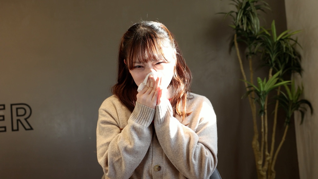 えりれろさんのくしゃみ2 Erirero's sneezing 2