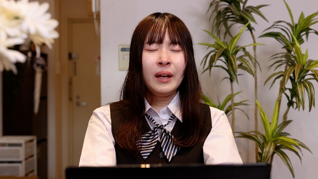 花粉症でくしゃみが止まらないさくらさん Sakura has hay fever and can't stop sneezing
