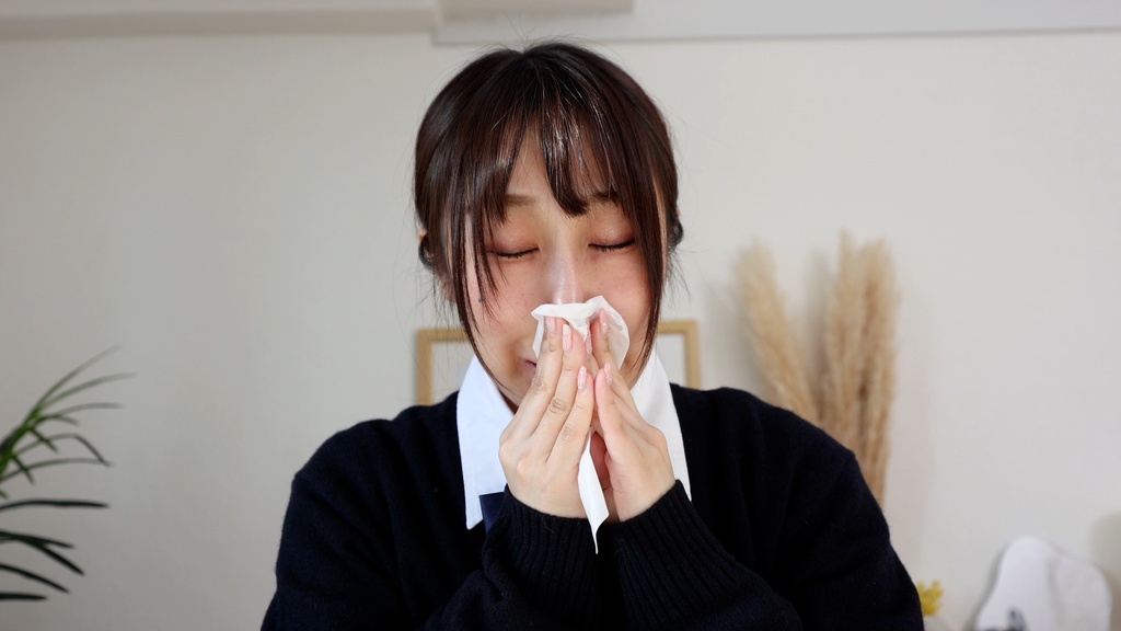 桐谷すずねさんの朗読くしゃみ Suzune Kiritani's sneezing while reading aloud video.