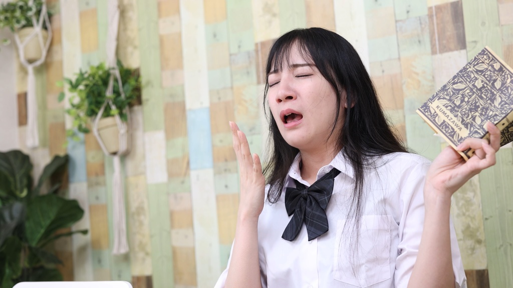 西尾まりなさんの朗読くしゃみ Marina Nishio's sneezing while reading aloud