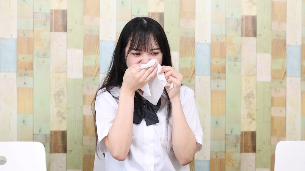 西尾まりなさんの朗読くしゃみ Marina Nishio's sneezing while reading aloud