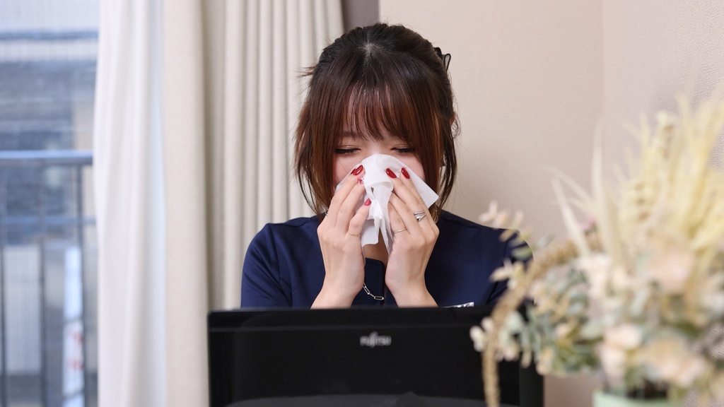 仕事中、花粉症でくしゃみが止まらないさなつんさん Nonstop Hay Fever Sneezes During Work — Sanatsun’s Day