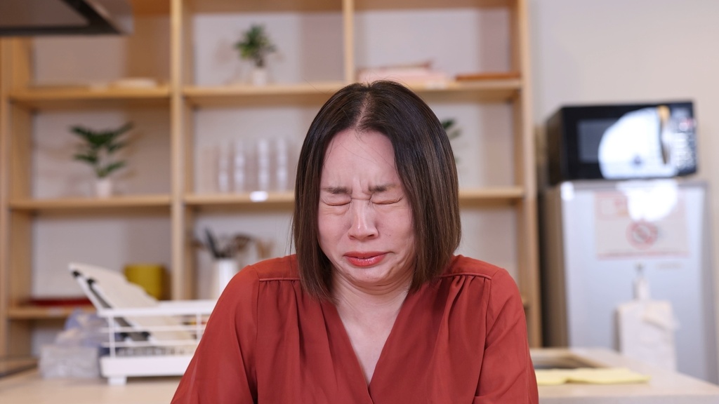 平井栞奈さんの止まらないくしゃみ Kanna Hirai's non-stop nasal sneeze