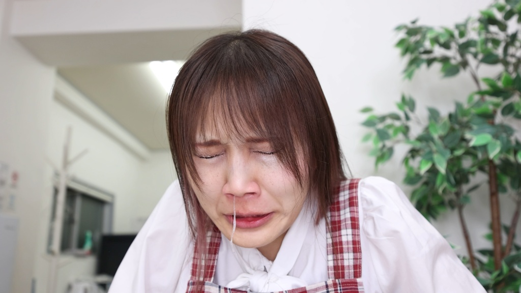 コショウの刺激でくしゃみ連発、鼻水が止まらないものさん Mono's Runny Nose and Sneezing Attack from Pepper