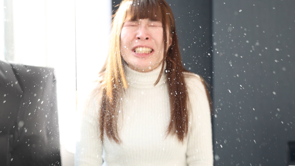 みどりさんの飛沫くしゃみ Midori - Mist Floating in the Light Sneeze