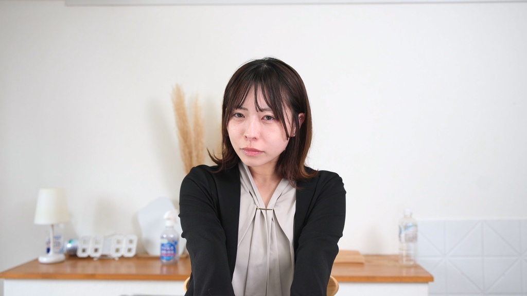 花粉症でくしゃみが止まらないえりれろさん Erirero - Hey Fever Attacks with Endless Sneezing