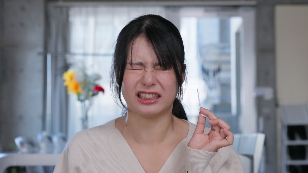にじみんさんのクシュン!クシュン!連発くしゃみ Nijimin, Kushun! Kushun! Sneezing Fit