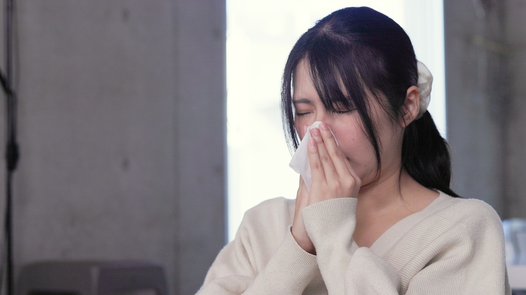 にじみんさんのクシュン!クシュン!連発くしゃみ Nijimin, Kushun! Kushun! Sneezing Fit