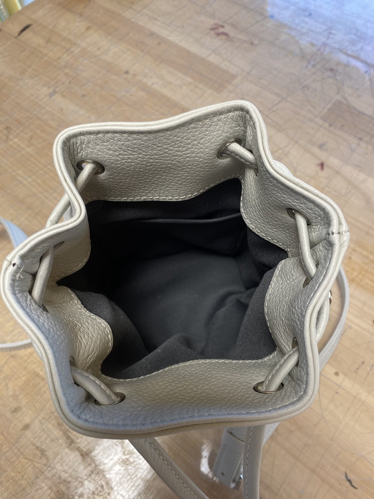 MIYAKAKU_LERTHERクラフトキャンバスシリーズ White Cylinder Bag