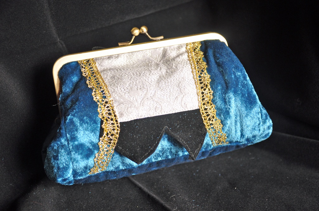 ベディヴィエール イメージがま口ポーチ