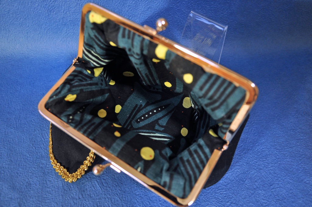 蛍丸イメージ俵型がま口ポーチ