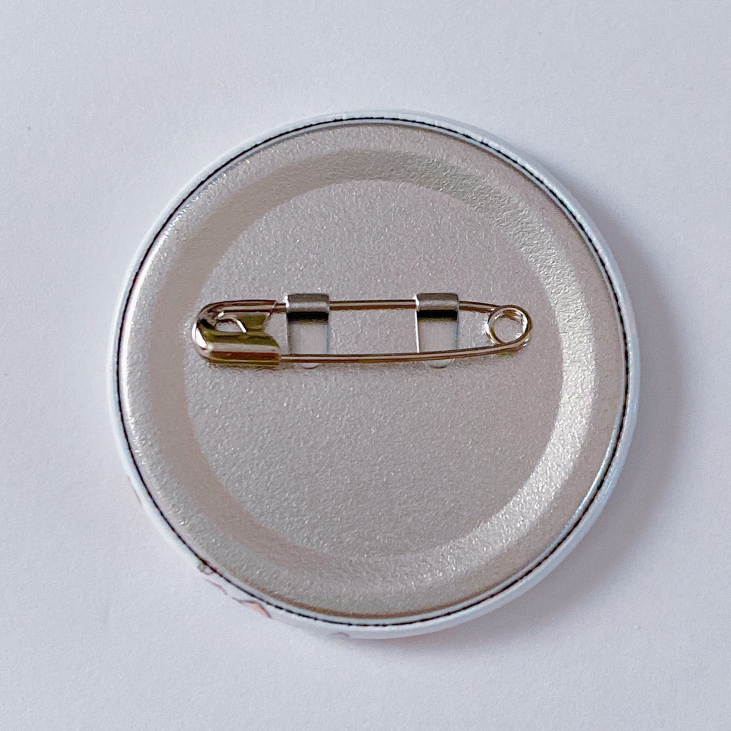 いちご帽のはちさん 44mm缶バッジ