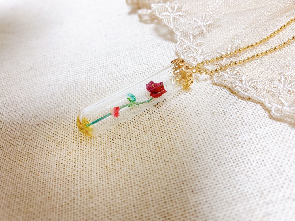 至上の薔薇の女王ガラスドームネックレス
