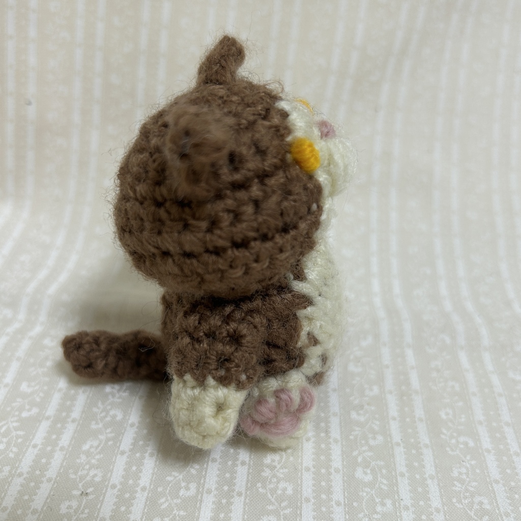 みんにゃちがってみんにゃいい編みぐるみ (ブラウンハチワレ)