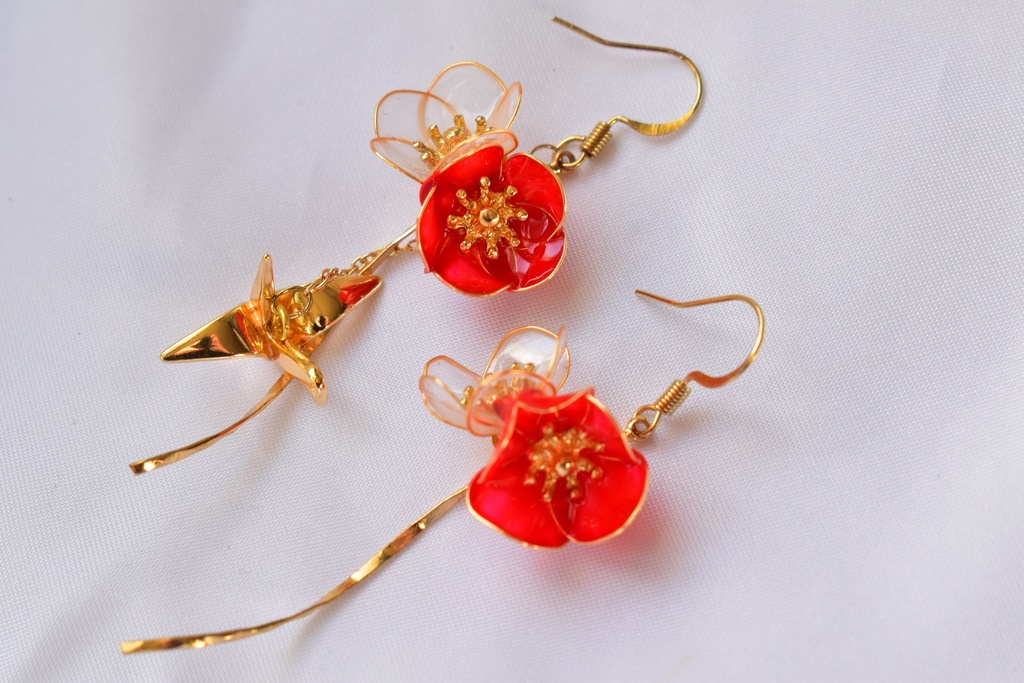 【スパコミ20】 白梅と折鶴のピアス