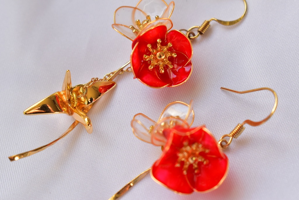 【スパコミ20】 白梅と折鶴のピアス