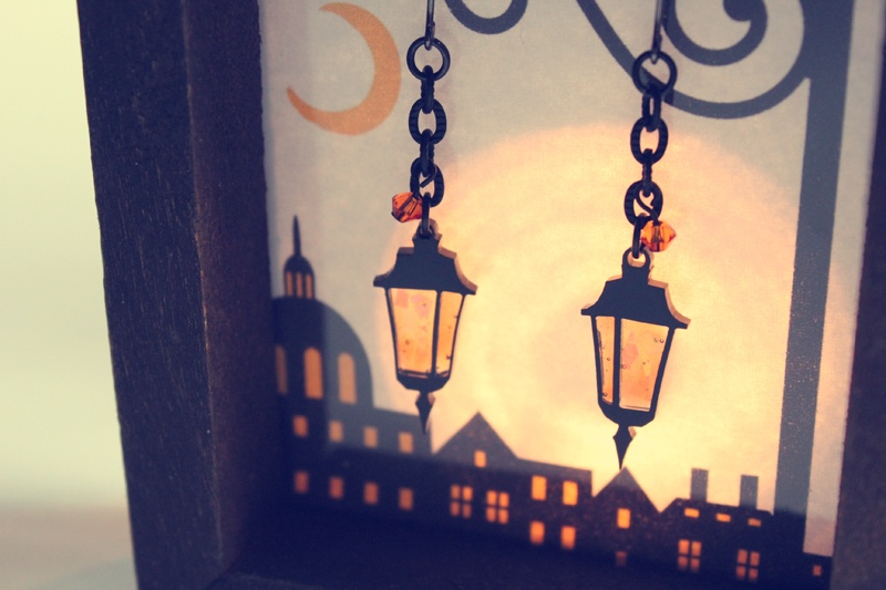 夜を照らす街灯のピアス/イヤリング（オレンジ）