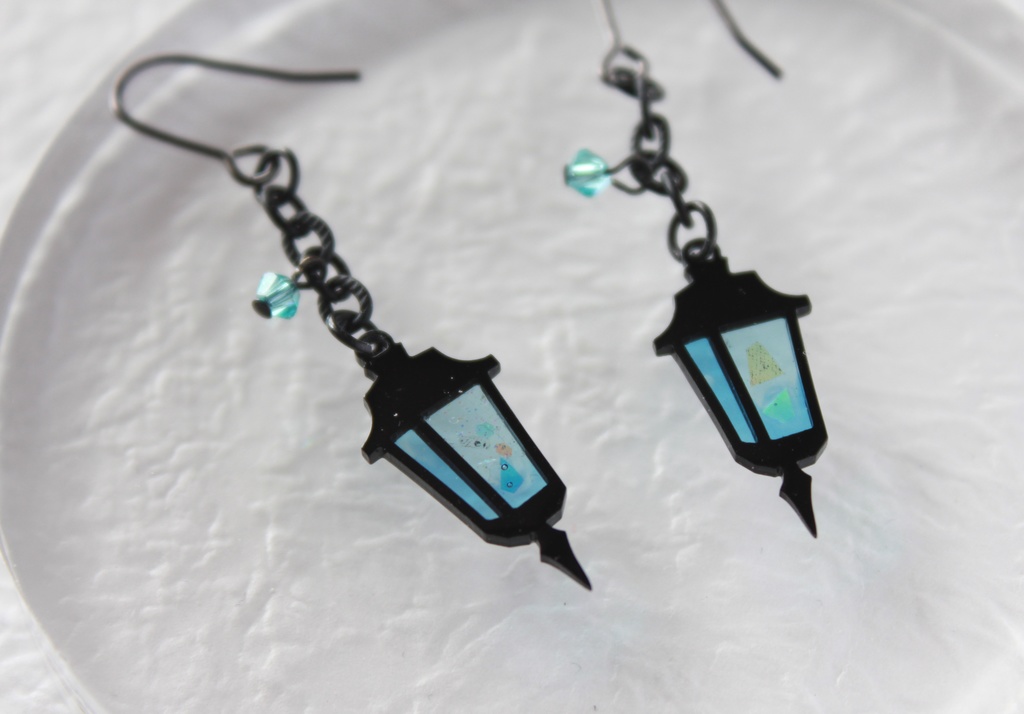 夜を照らす街灯のピアス/イヤリング(青)