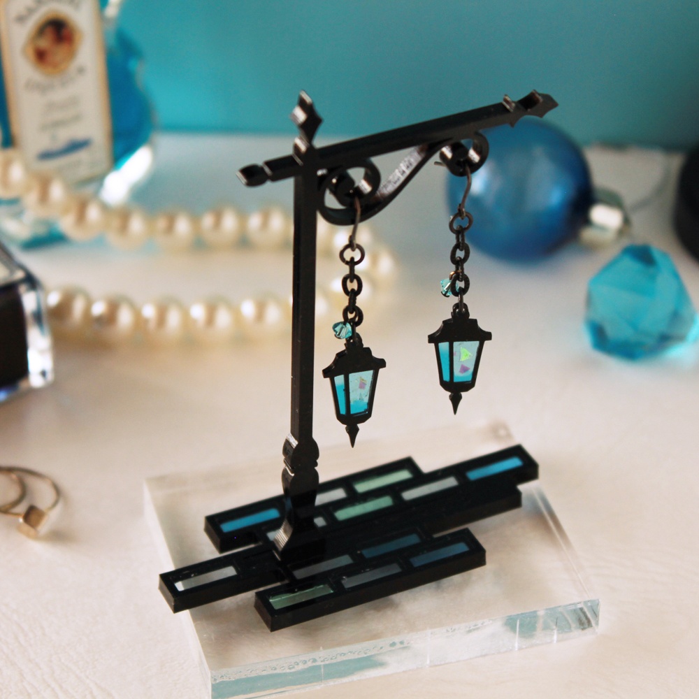 夜を照らす街灯のアクセサリースタンド