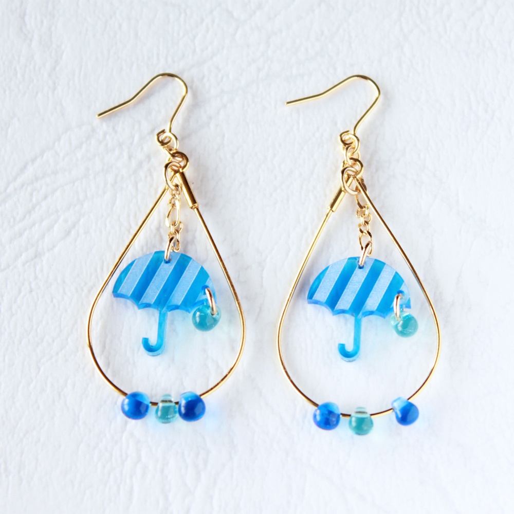 雨の日のための傘のピアス/イヤリング(水色)