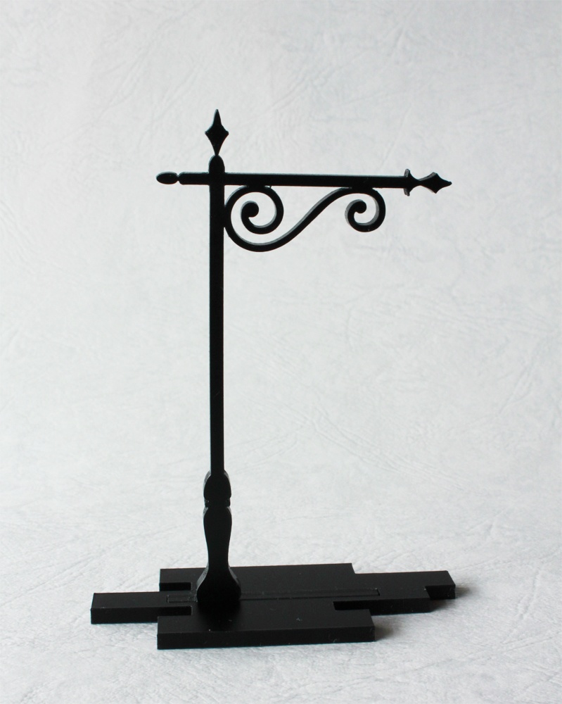 夜を照らす街灯のアクセサリースタンド(マットブラック)