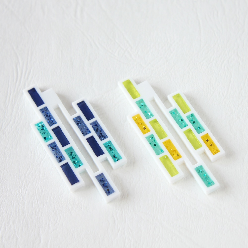 夜を照らす街灯のアクセサリースタンド(白)