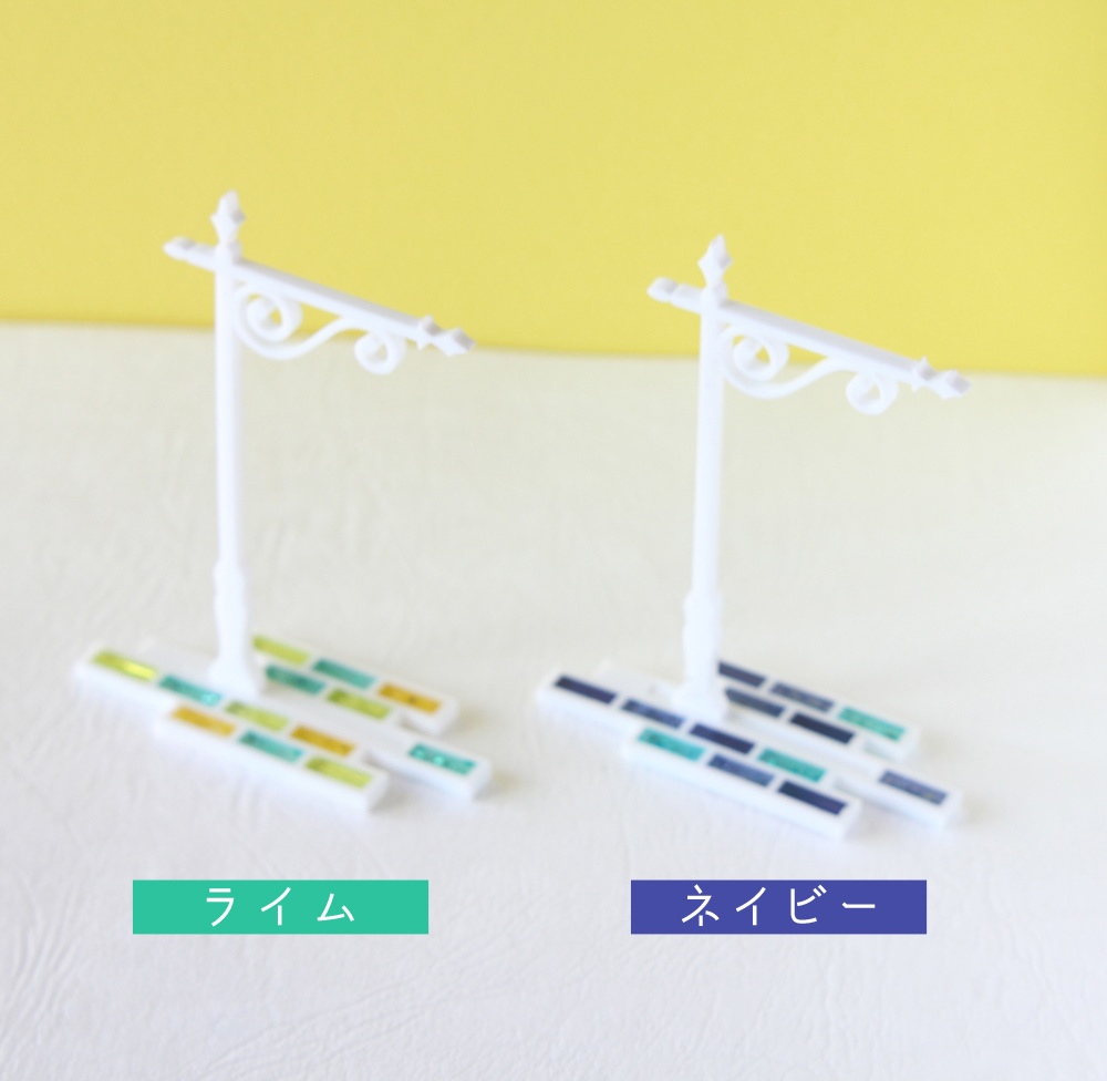 夜を照らす街灯のアクセサリースタンド(白)