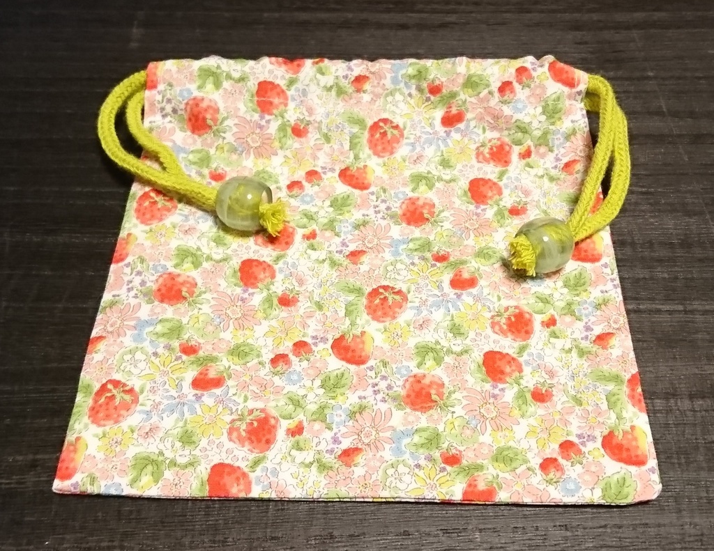 コップ入れ、コップ袋 入園入学グッズ 苺 紐とループエンドは選べます ひとり親支援有り