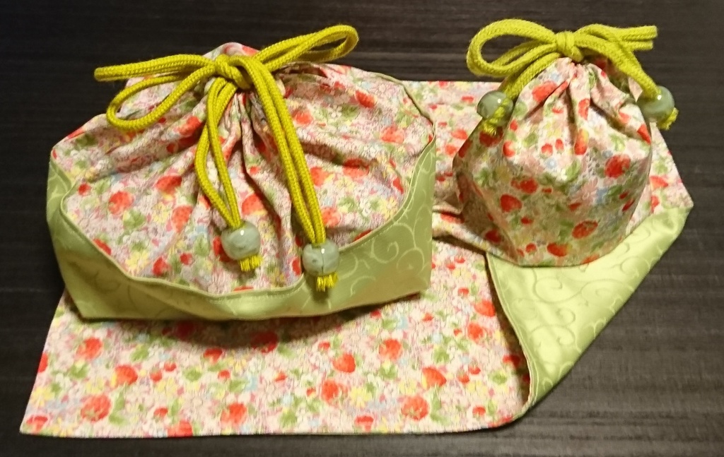 コップ入れ、コップ袋 入園入学グッズ 苺 紐とループエンドは選べます ひとり親支援有り