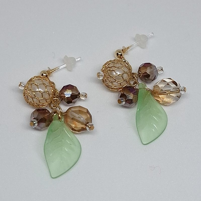 ぶどうみたいなゆらゆらピアス⁑ ハンドメイド