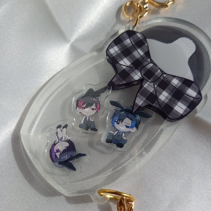 シャカシャカアクリルキーホルダー🐰