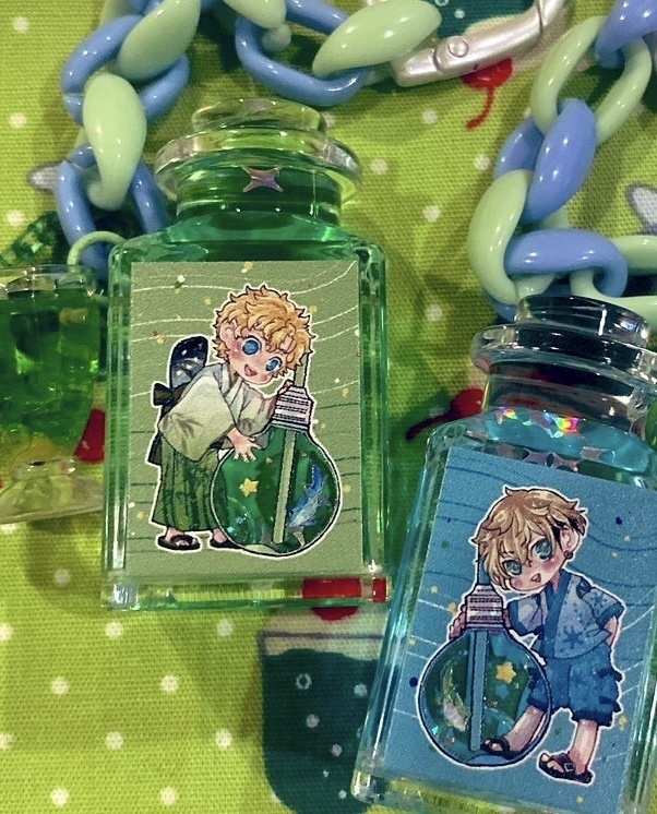 ラメ入オイル封入ふゆタケアクリルボトルキーホルダー