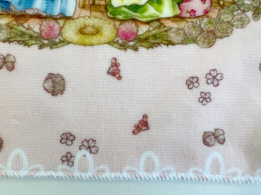 リスさんたちの刺繍ハンカチ