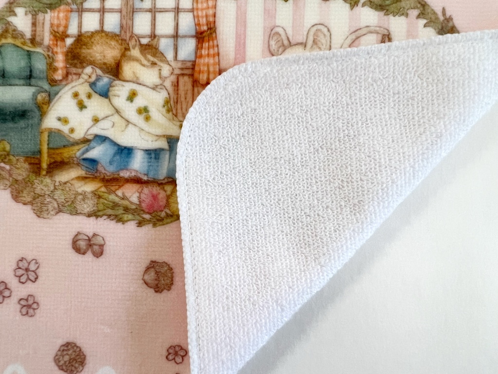 リスさんたちの刺繍ハンカチ