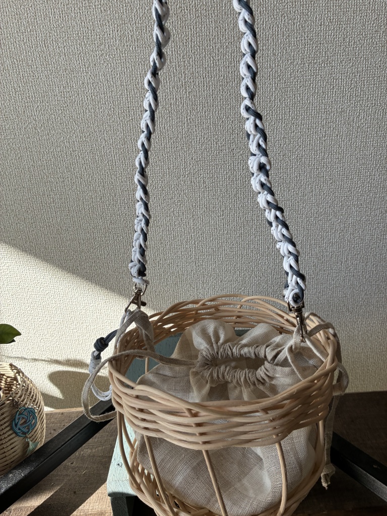 ラタン×巾着×パラコードのバッグ