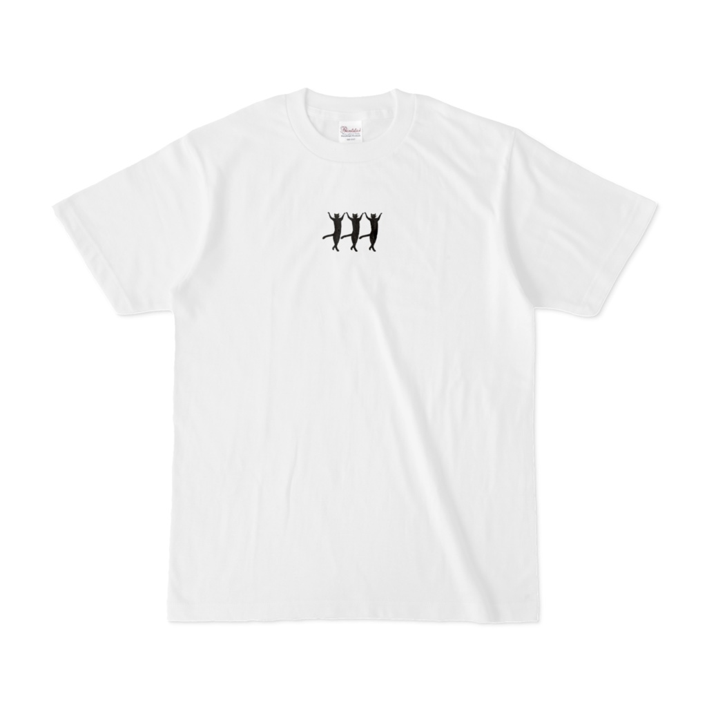 ポーズをとる黒猫トリオ