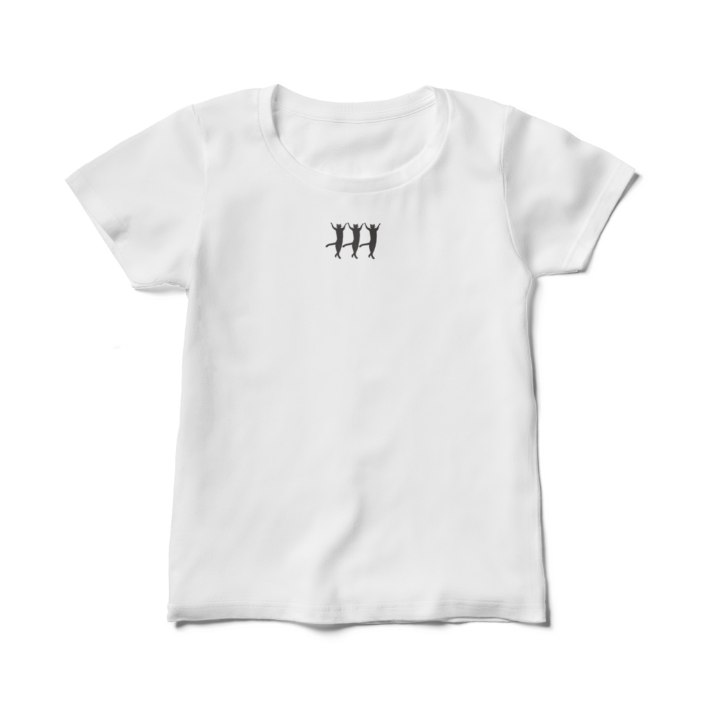 ポーズをとる黒猫トリオ