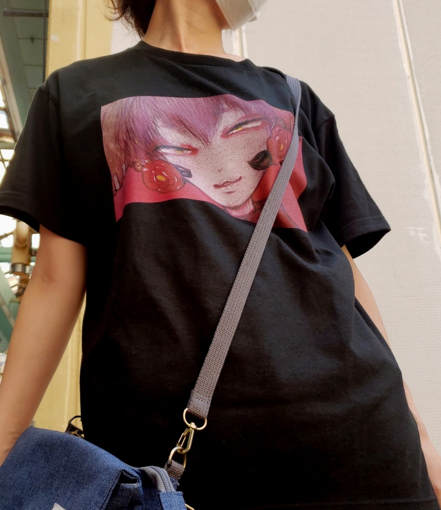 椿りん黒Tシャツ