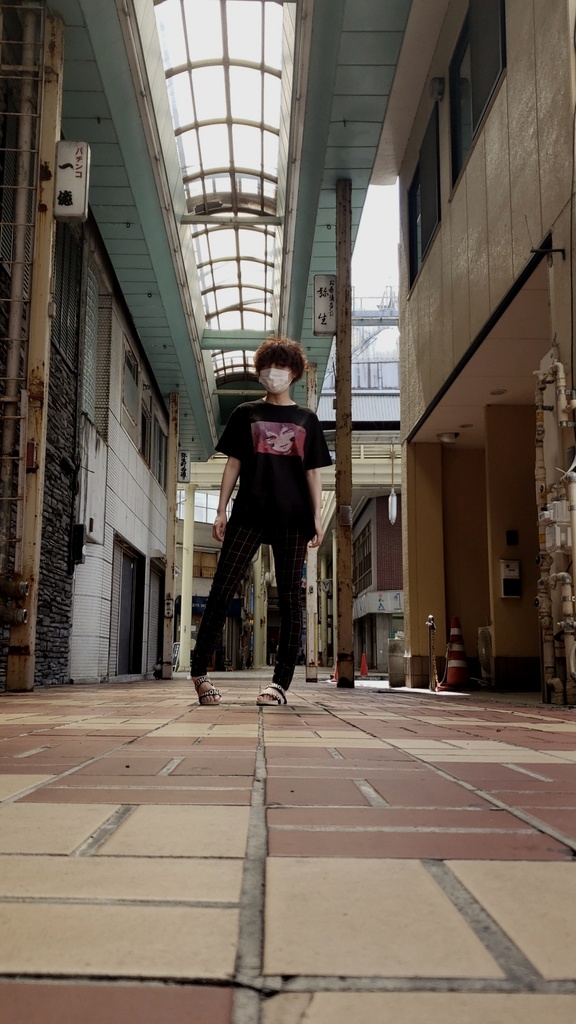 椿りん黒Tシャツ