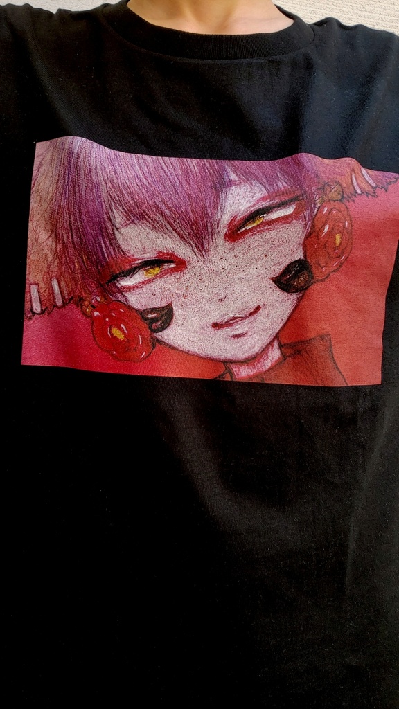 椿りん黒Tシャツ