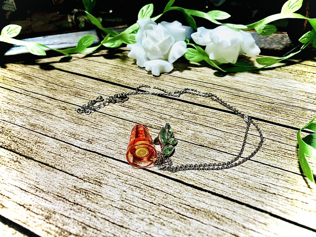 木漏れ日と檸檬紅茶のネックレス