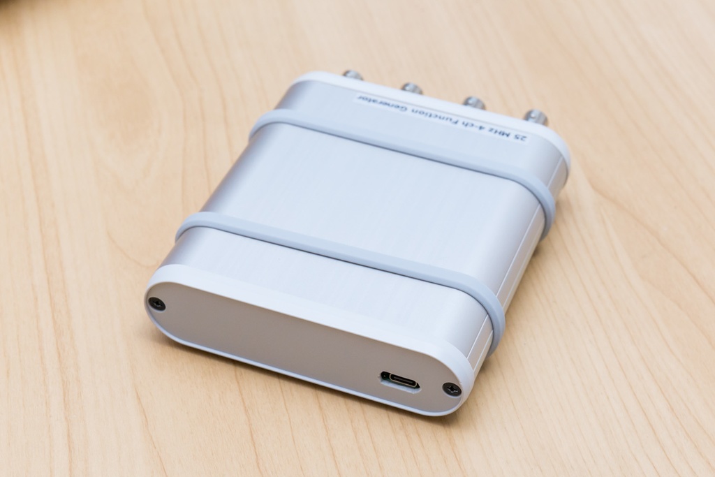 4-ch 25MHz 信号発生器