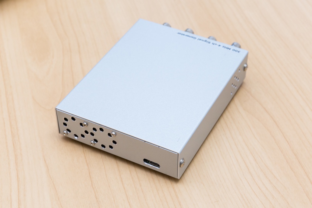 4-ch 300MHz 信号発生器