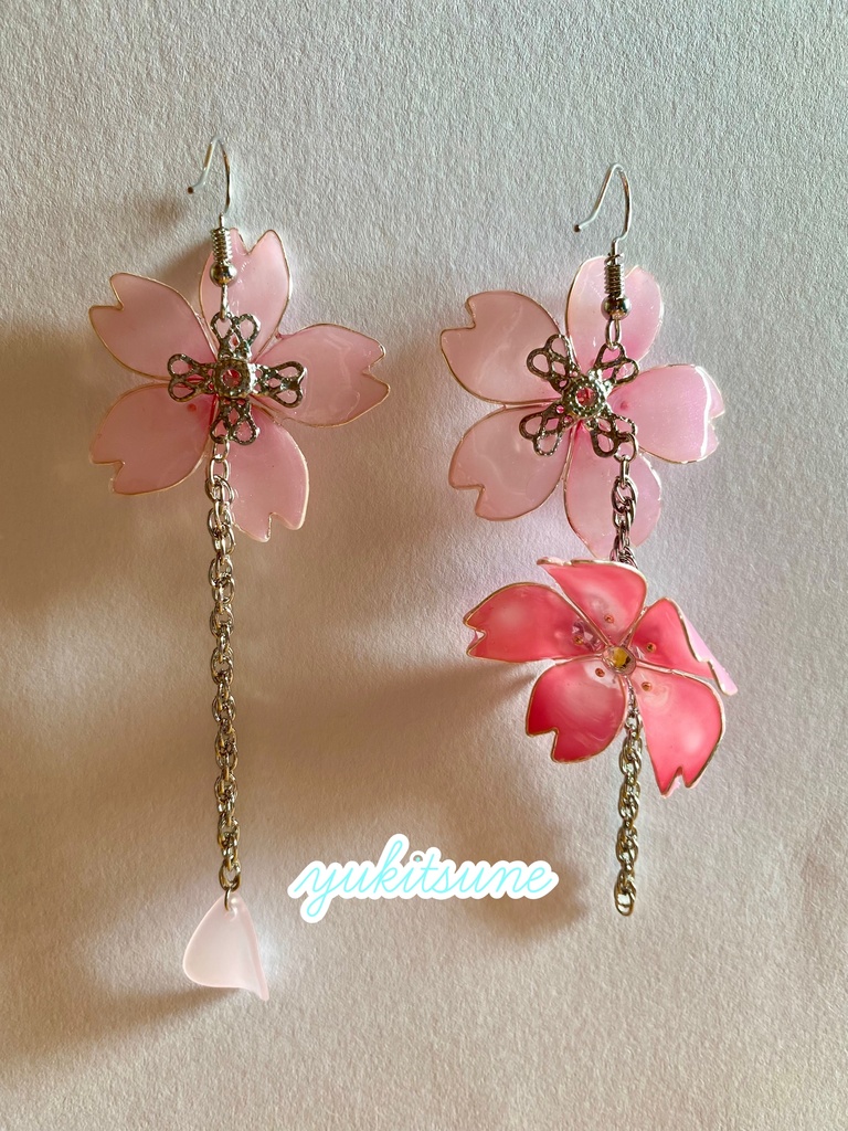 【No.44】ハンドメイド 桜 ピアス アシンメトリー レジン アメリカンフラワー 雪狐レジン